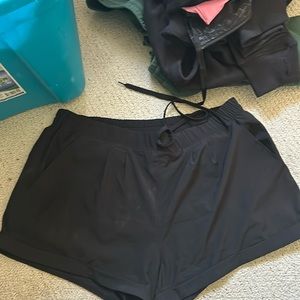 Cute Zyia shorts in black
